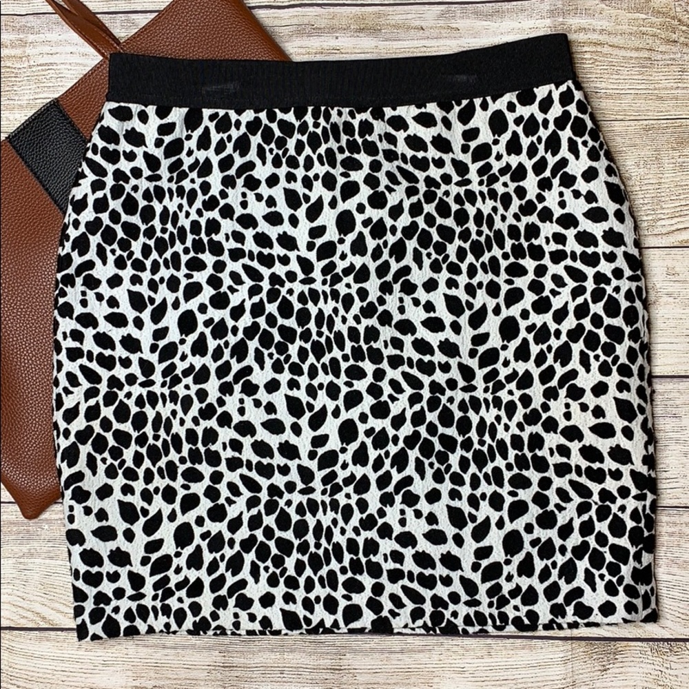 Ann Taylor size 12 black/white animal prin…